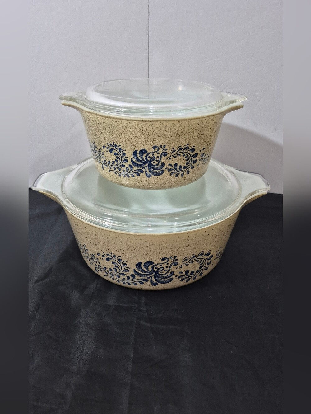 Lot Of 2 Pyrex Homestead 475-B And 473 Casserole Bowls W/ Clear Lids  Vintage